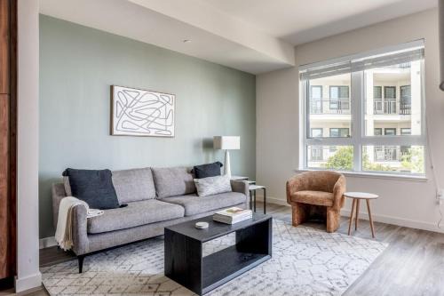Emeryville Apartment | Pet-Friendly Emeryville Retreat with Rooftop Yoga Studio