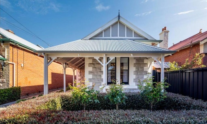Mile End House | Emilia's Place: Family & Pet Friendly in Mile End City Fringe
