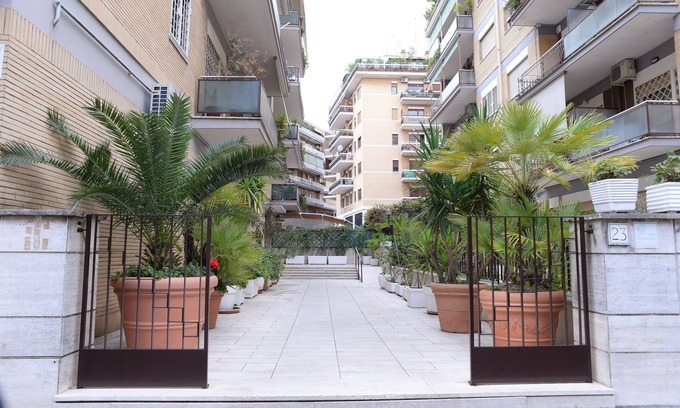 Tor di Quinto House | Emilio's Home: Spacious Apartment for 7 with Great Amenities