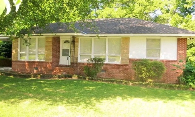 Columbus House | Cozy Emily Retreat: 9.6/10 Rating, Pet & Child Friendly