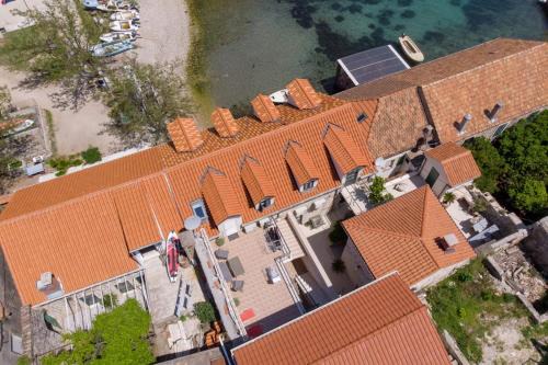 Sudurad Apartment | Emily Apartment: Oceanfront Oasis with 9.5/10 Guest Rating