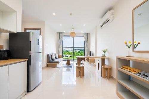 District 9 Apartment | Cozy Emma House 4: Oceanfront Retreat with Spa & Pool
