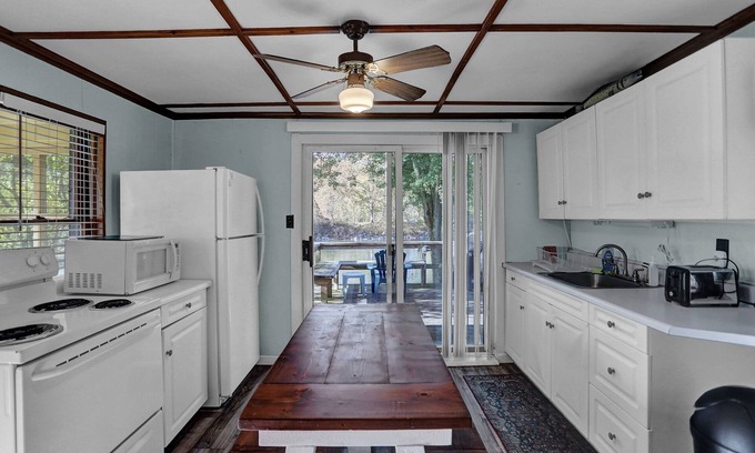 Huntingdon Cabin | Delightful Emmazing Grace at Raystown Lake with Pool & Pets