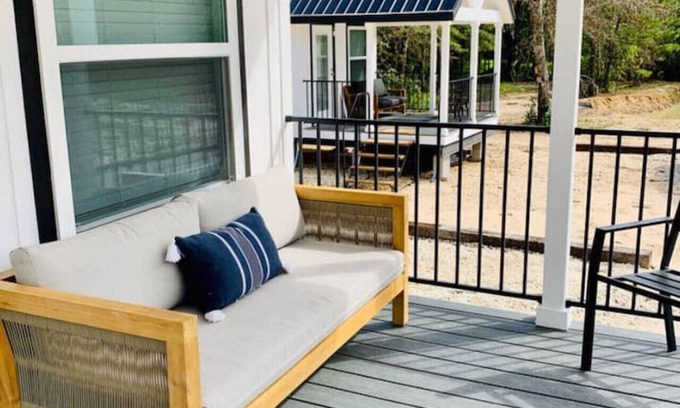 Warren House | Tranquil Emmylou Hideaway: Family-Friendly Woods Escape