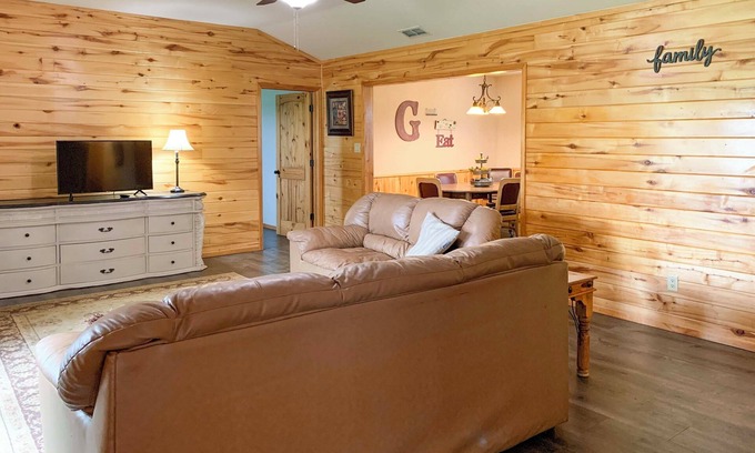 Emory Cottage | Cozy Emory Escape with Pond Access Near Lake Activities