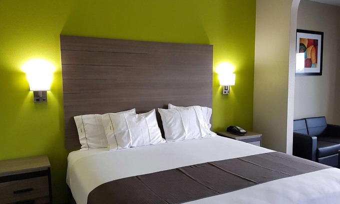 Barker Hotel | Comfortable Empire Inn Cypress: Child-Friendly Stay