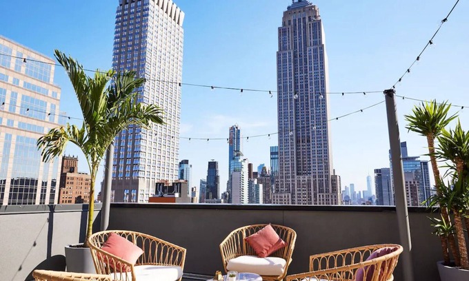 Midtown Hotel | Empire State View Double Double | Hotel Hendricks | Pets are Welcome