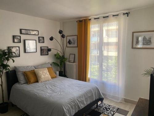 Suresnes Apartment | Rare Location in Paris: Family-Friendly Hotel near Longchamp