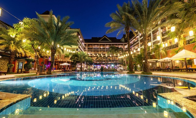 Siem Reap Hotel | Elegant Empress Angkor Resort & Spa with Pool and Spa Services