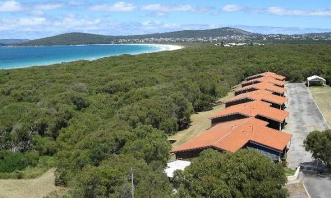 Emu Point Cabin | Pet-Friendly Emu Beach Chalets with Ocean Views Await You