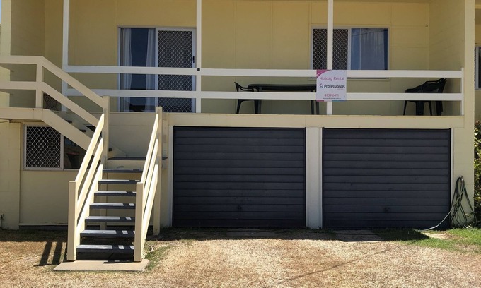 Emu Park Apartment | Beachfront Escape at Emu Park with Ocean Views & Breakfast