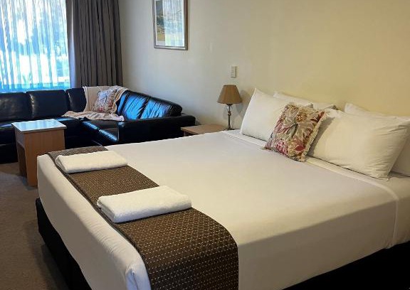 Emu Point Hotel | Comfortable Emu Point Motel with Oceanfront Views