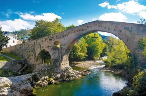 Cangas de Onis Apartment | Relax at En el Sella: Family-Friendly with a Pool