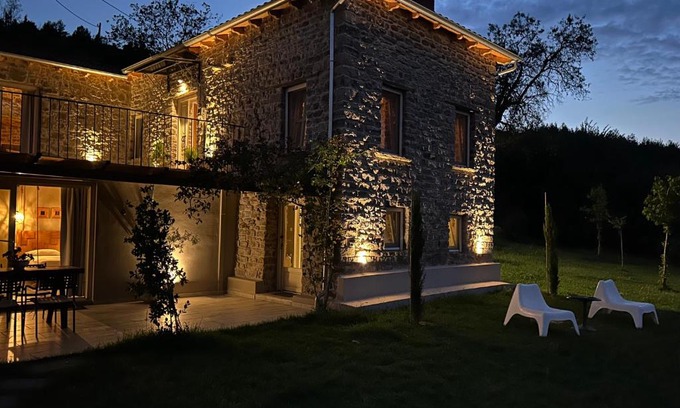 Ithomi Apartment | Discover Εn Kanaliois: Pet-Friendly with Breakfast Included