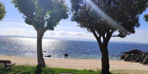 Dean Pequeno Apartment | Central Ribeira Retreat for 4 with Convenient Parking