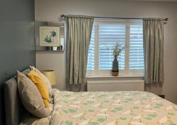 Hillingdon Apartment | Cozy En-suite Double Room with Private Entrance & Free Parking