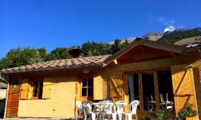 Faucon-de-Barcelonnette Apartment | Experience Warm Hospitality at En toute amitié Hotel