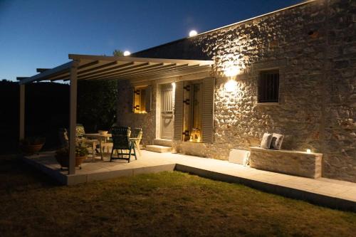 Mavrovouni House | Top-Rated Enada Suite & Olive Farm: Family-Friendly Escape