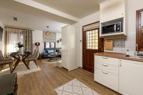 Panagia Apartment | Elegant Enavlion Luxury Domes: Family-Friendly Retreat