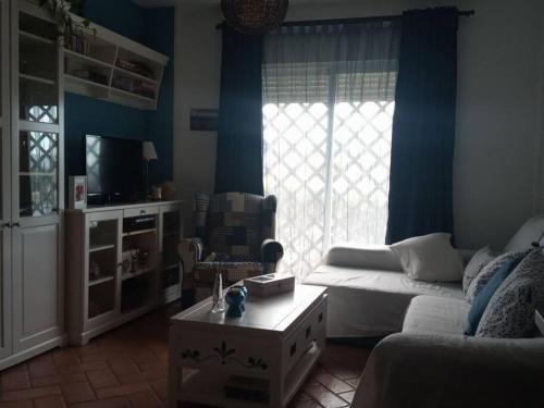 Facinas Apartment | Family-Friendly Retreat at Encantador Piso al Sur del Sur