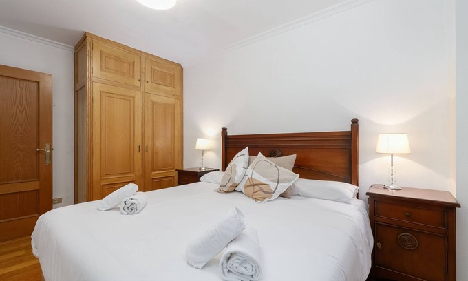 Vigo Apartment | Comfortable Apartment with Parking and Kitchen Access