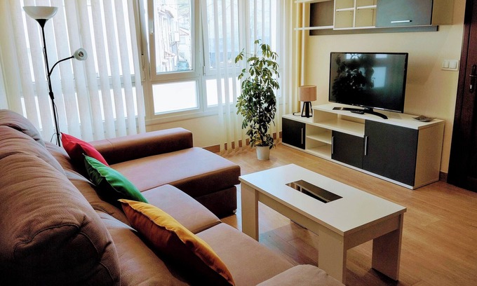 Laxe Apartment | Cozy Central Retreat in Laxe with Spa and Breakfast