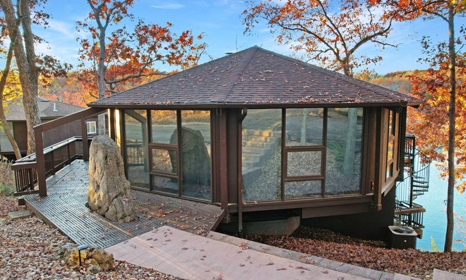 Village of Four Seasons Villa | Enchanting Modern Tree House Villa @ Lake of the Ozarks