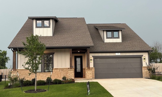 Liberty Hill House | Enchanted 4 bedroom house with high ceilings, natural light & WiFi