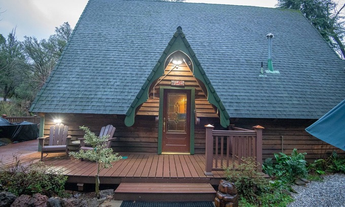 Lakehead Ski Chalet | Serene Chalet Retreat at Shasta Lake with Pool & Spa