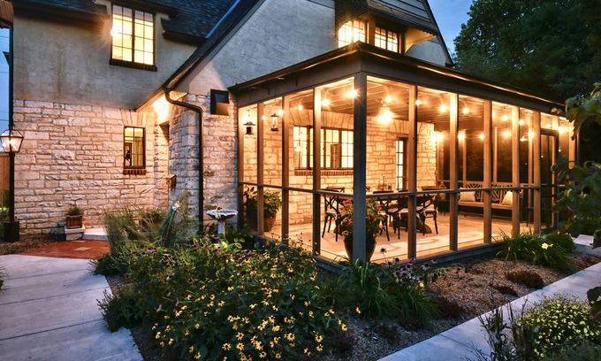 Manhattan Cottage | Beautiful Cottage Next to K-State with Spa & Hot Tub
