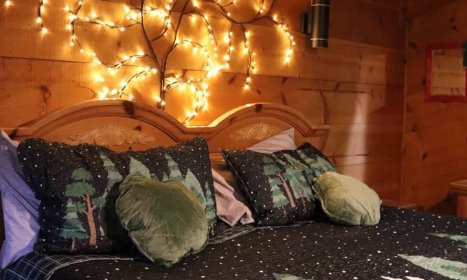 Sautee Nacoochee Cabin | Enchanted Forest Retreat with Hot Tub & Pet-Friendly Perks