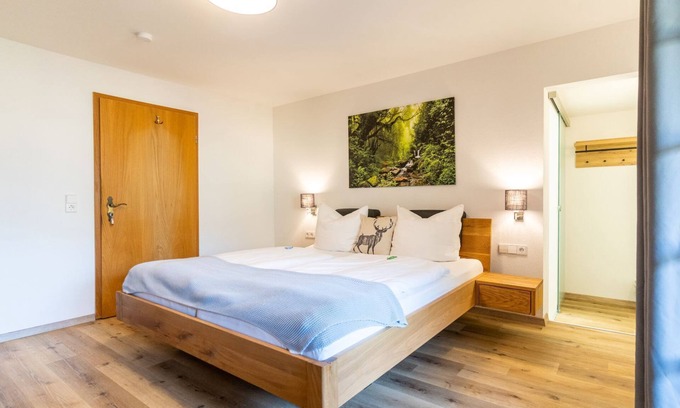 Blasiwald Apartment | Cozy Enchanted Forest Room with Breakfast for Families