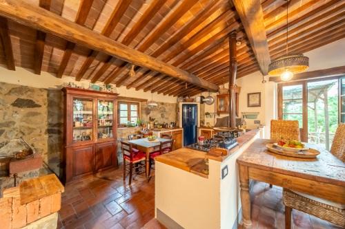 Casciano di Murlo Villa | Discover Enchanted Hideaway: Pet-Friendly Oceanfront Escape