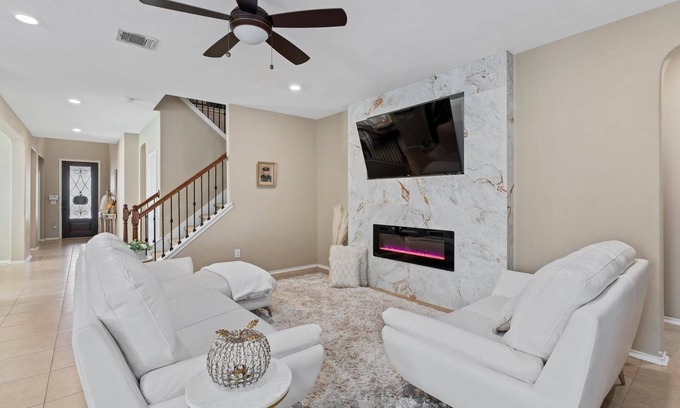 Austin House | Elegant Austin Retreat with Pool and Spa Amenities