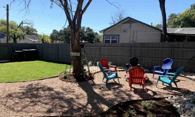 San Marcos House | Enchanting Mermaid Cottage with Cozy Fire Pit & Backyard