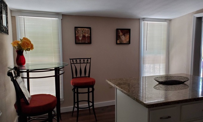 Southtown Apartment | Pet-Friendly Enchanted Retreat with Spa and Breakfast