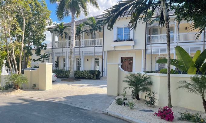 Nassau Villa | Enchanted Villa guarded community, Large Pool, Lush Garden, amazing water view