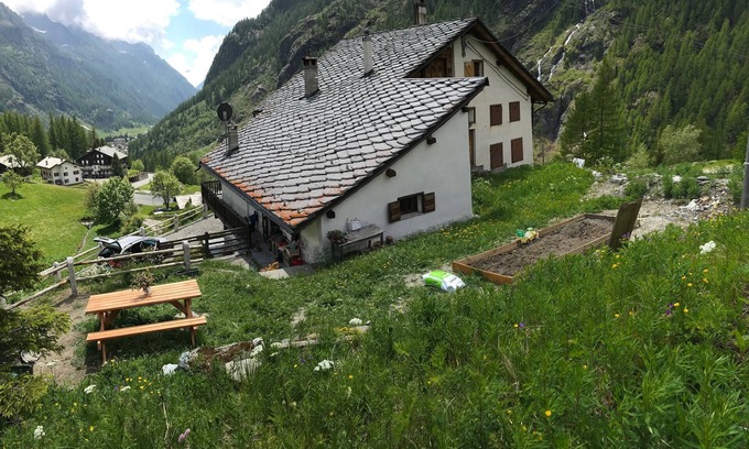 Gressoney-la-Trinite House | Cozy Chalet Retreat on the Scenic Ski Slopes