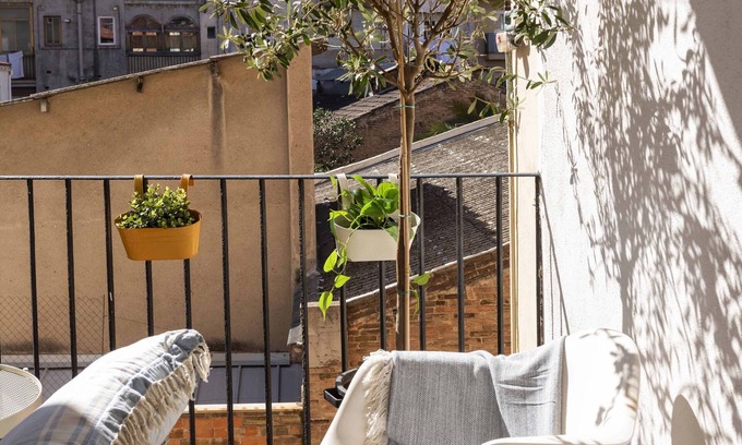 Sants Apartment | Inviting 2 BR Flat with Terrace near Plaça Espanya