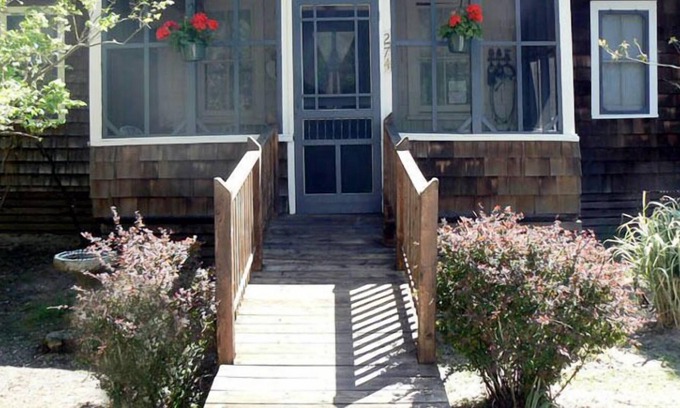 Ocean Beach Cottage | Enchanting 3 BR Home on a Beach Block - Now Booking for 2024 / Ocean Beach, NY