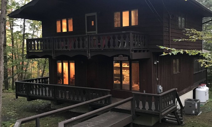 Huntsville Ski Chalet | Ideal Family & Work Retreat with Ocean View and Spa
