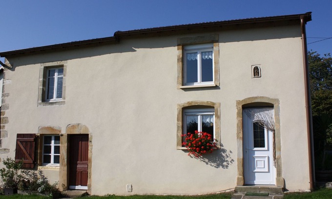 Saint-Ouen-les-Parey Cottage | Cozy Gite Saint-Ouen-lès-Parey: Family-Friendly Retreat