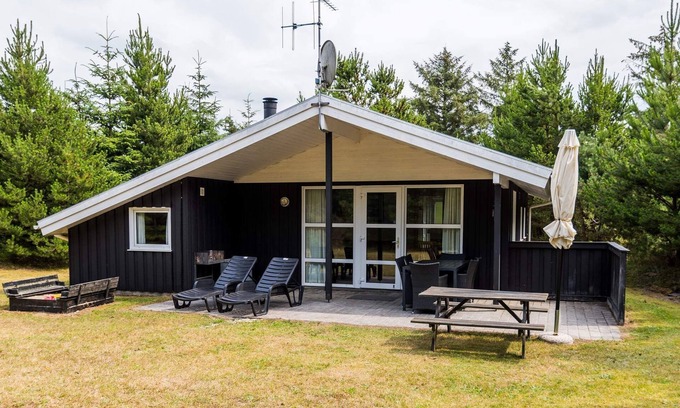 Henne House | Ideal Family Getaway: 4-Person Holiday Home in Henne