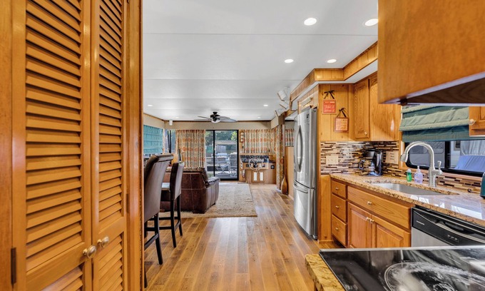 Smithville Boat Rental | Enchanting Houseboat on CHL @ Pates Ford Resort & Marina