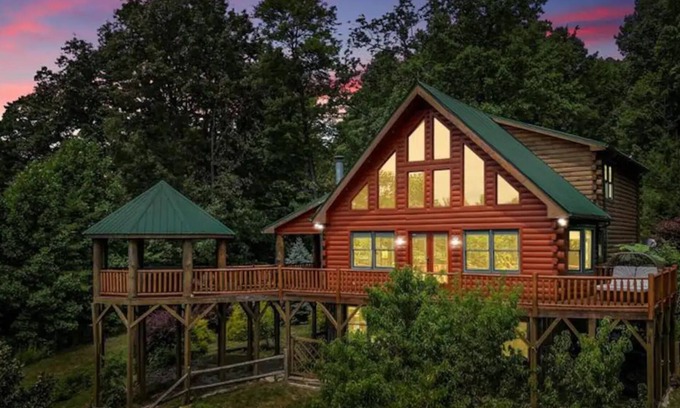 Old Fort House | Serene Mountain Retreat with Spa and Family Amenities