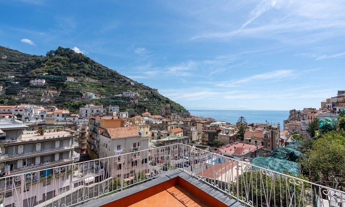 Minori Bed & Breakfast | Panoramic Suite Steps from the Sea - Family Friendly
