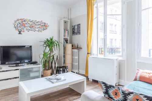 Quartier du Gros-Caillou Apartment | Captivating Paris Apartment with Family-Friendly Amenities