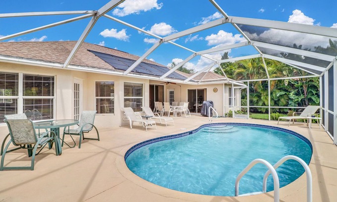 Central Naples Villa | Exclusive Villa with Private Pool and Ocean Views