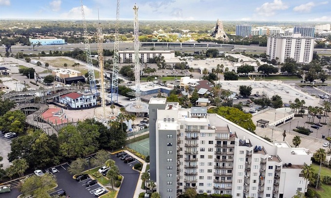 Southwest Orlando Apartment | Enclave Condo: 2mi to Universal with Pool & Spa Access!