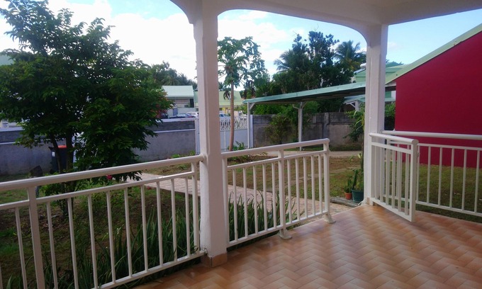 Destrellan House | Cozy Enclosed Villa Perfect for Groups of 8 Guests